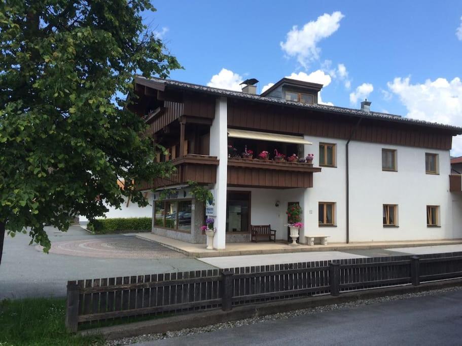 Barrierefreie Schoene Wohnung Im Eg Kössen Exterior foto